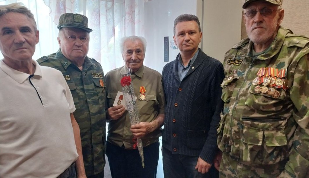 Поздравили ветеранов Союза Советских офицеров (г. Балаково) и ветеранов партии БМО КПРФ с Днём Победы