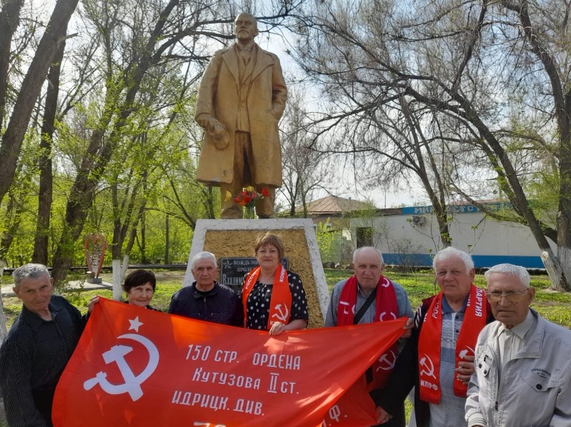 Дергачёвский район. Цветы Ленину